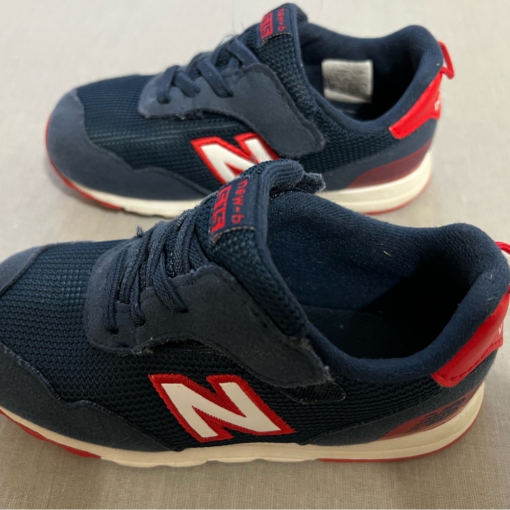 New Balance Kids' Sneakers in Navy and Red - Picture 4 of 4